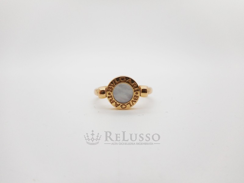 Anello Bulgari girevole collezione Bvlgari-Bvlgari in oro giallo con madreperla ed onice foto8