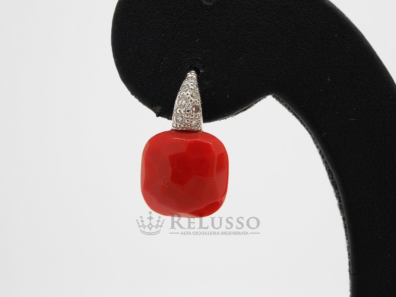 Orecchini Pomellato Capri in oro bianco, diamanti e corallo rosso foto6