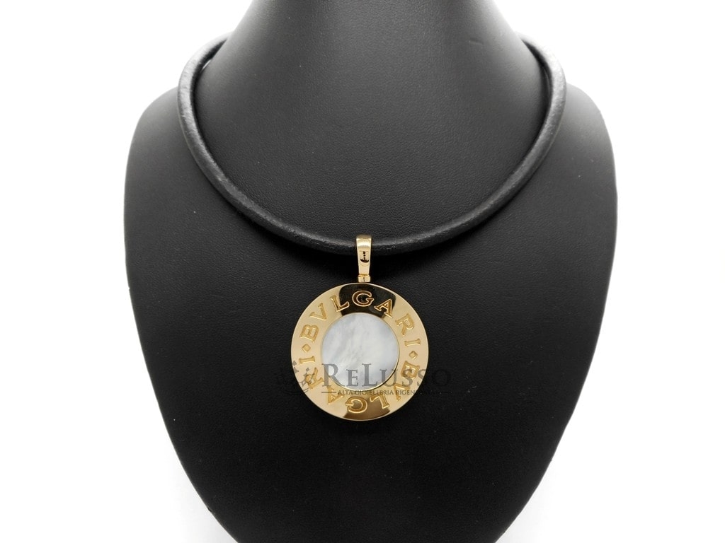 Pendente Bvlgari-Bvlgari in oro giallo e acciaio con madreperla e onice nera foto2