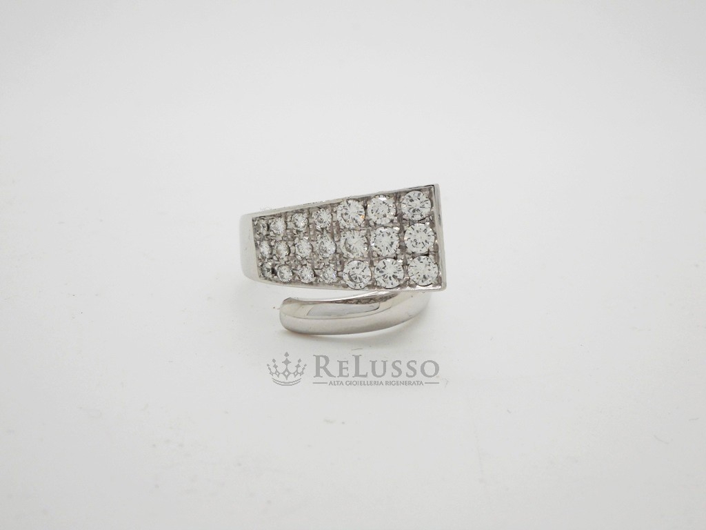 Anello Contrarié in oro bianco con pavé di diamanti da 1,70ct foto5