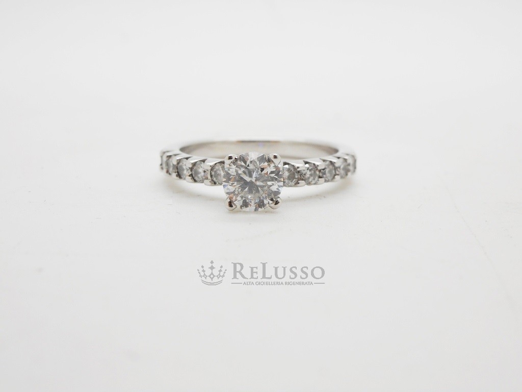 Anello Solitario Michael Hill con diamante da 0,65 in oro bianco 18kt foto7