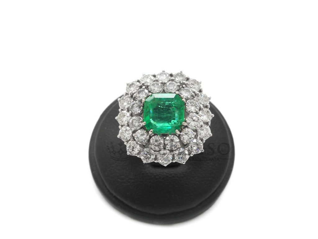 Anello con smeraldo centrale da 3,03ct e diamanti per 3,30ct in oro bianco foto7