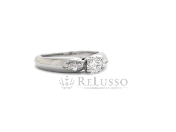 Anello Solitario con diamante brillante da 0,30ct e marquise laterali per 0,10ct totali foto6