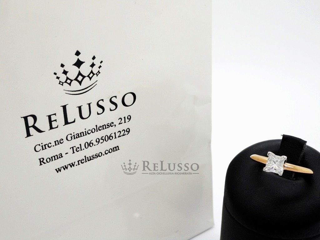 Anello solitario in oro rosa con diamante taglio Princess da 0,72ct E color certificato foto6
