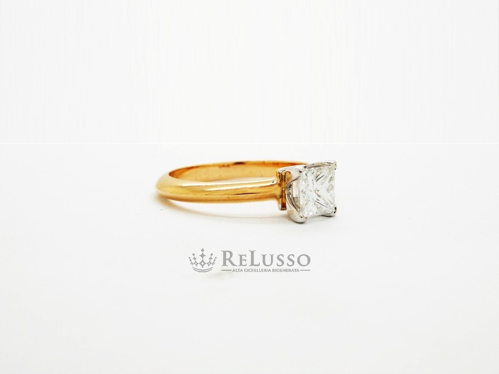 Anello solitario in oro rosa con diamante taglio Princess da 0,72ct E color certificato foto4