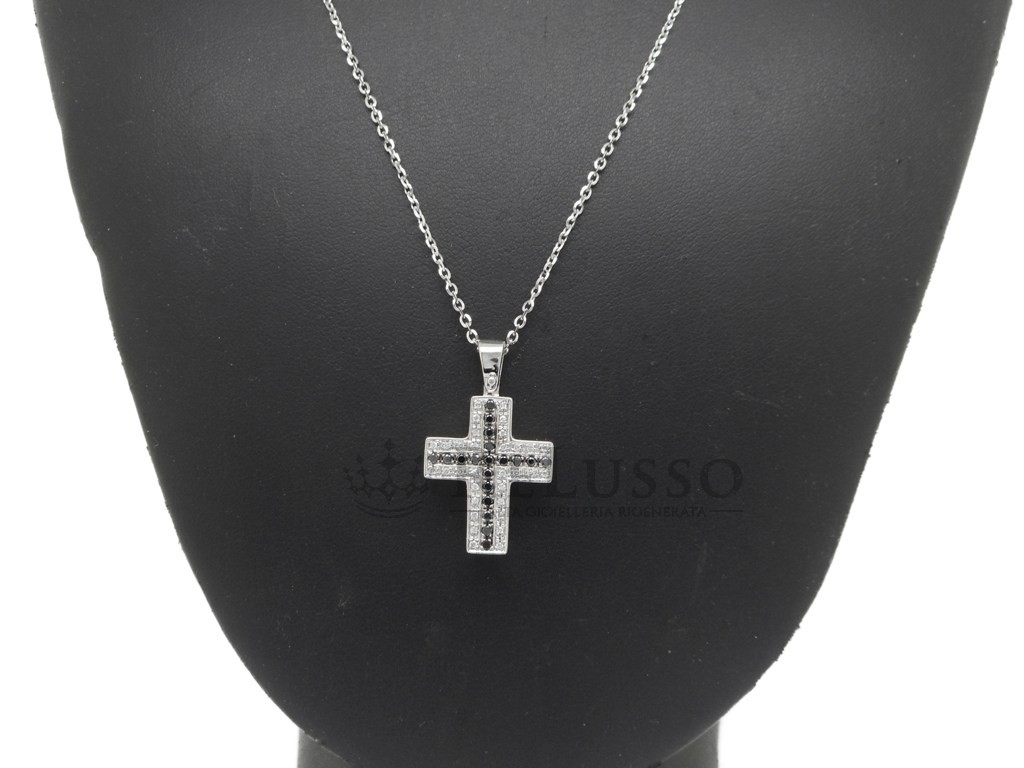 Croce con 0,10ct di diamanti bianchi e 0,20ct di diamanti neri in oro bianco foto5