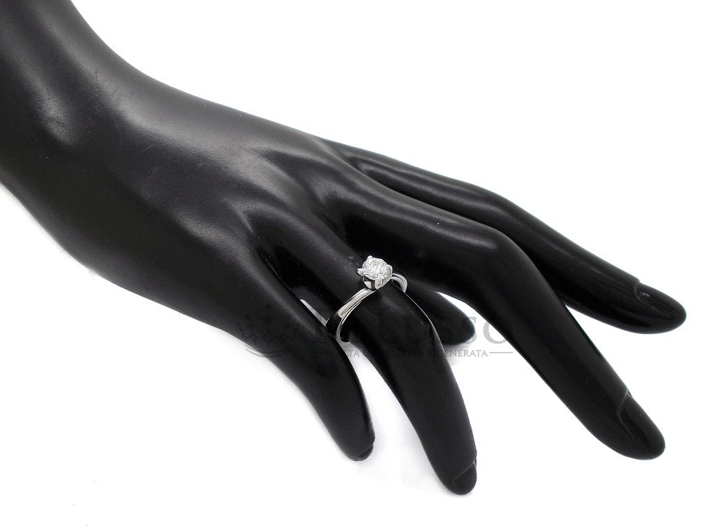 Solitario Damiani Valentino in oro bianco con diamante da 0,55ct colore G foto4