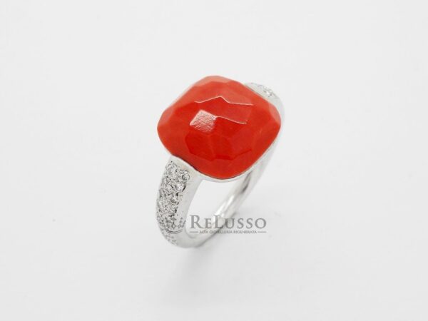 Anello Pomellato Capri con corallo rosso e diamanti in oro bianco foto2