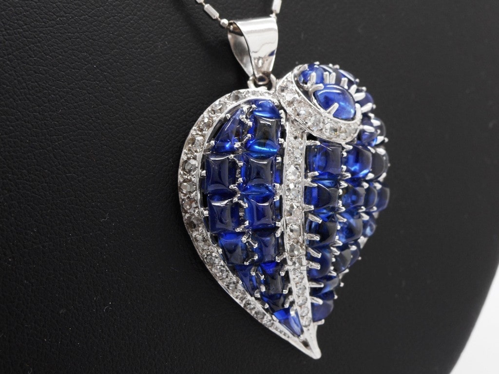 Pendente con 18,75ct di zaffiri cabochon e 3,40ct di diamanti in oro bianco e platino foto5