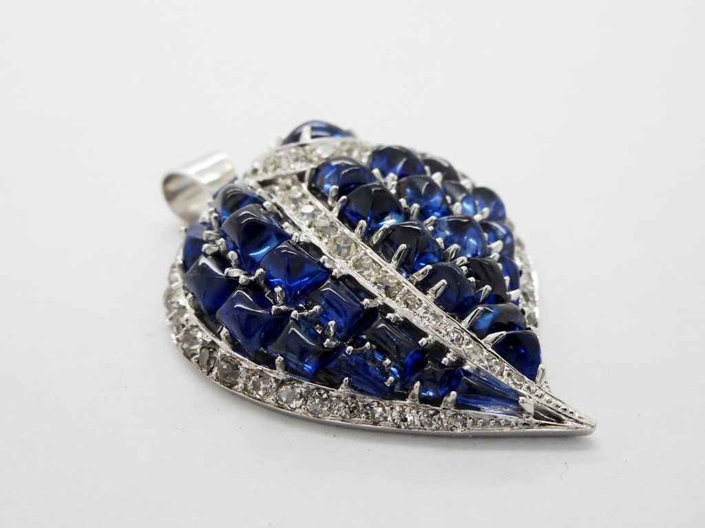 Pendente con 18,75ct di zaffiri cabochon e 3,40ct di diamanti in oro bianco e platino foto7