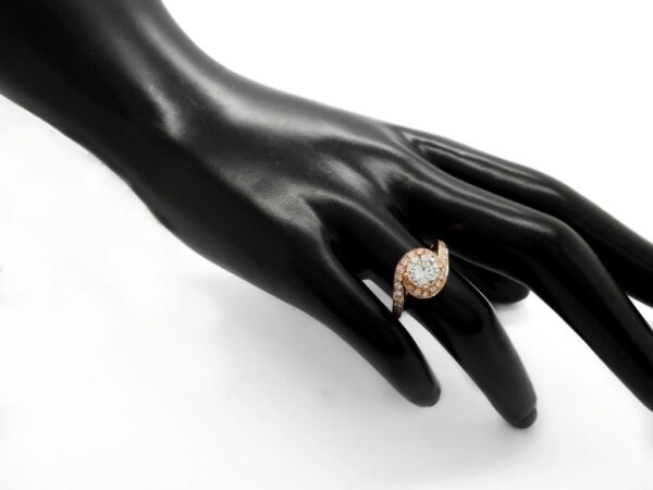 Anello con diamante centrale da 1,23ct e pavé di contorno da 0,52ct in oro rosa foto5