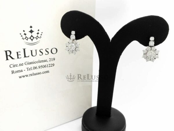 Orecchini con 3,80ct di diamanti in oro bianco foto1