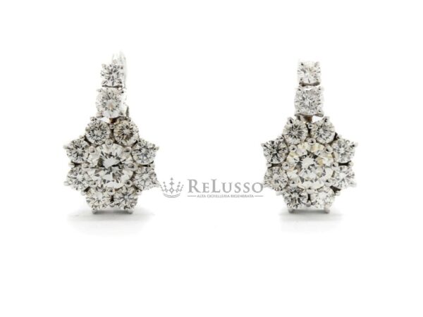 Orecchini con 3,80ct di diamanti in oro bianco foto2