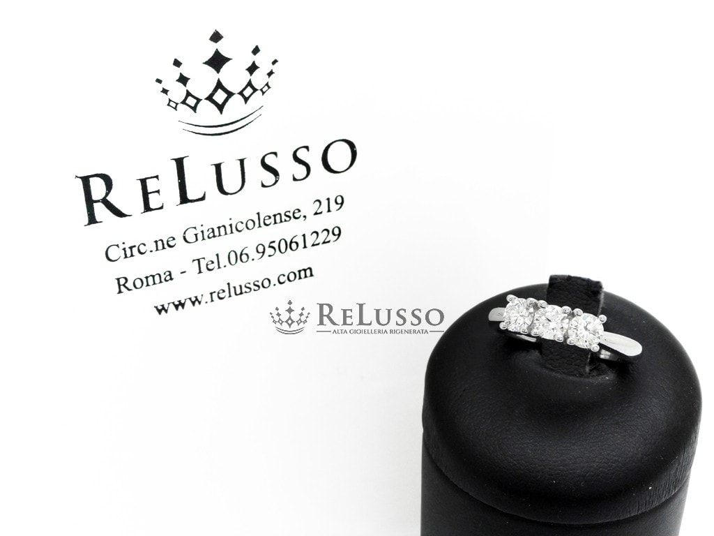 Anello Trilogy da 0,91ct Colore H-I purezza VVS certificato foto1