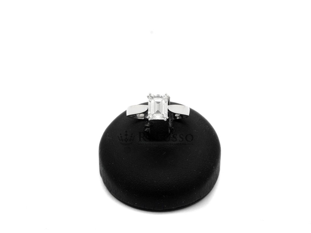 Solitario con diamante taglio smeraldo da 1,40ct D Color Certificato foto3