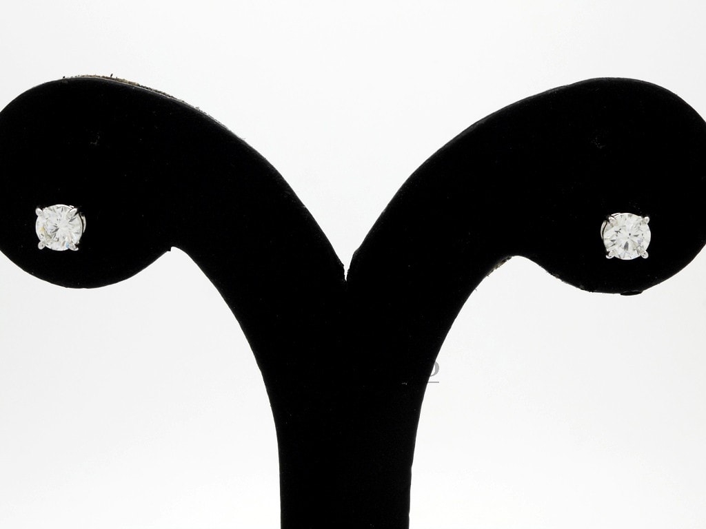 Orecchini punto luce in oro bianco da 0,65ct H color FOTO6