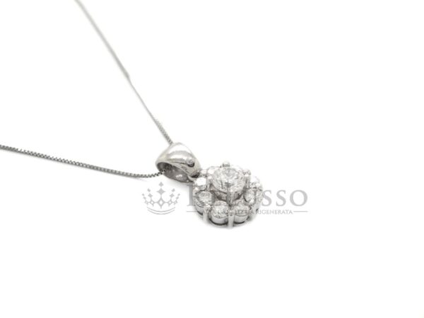 Collana con pendente a fiore in oro bianco e diamanti per 0,67ct foto13