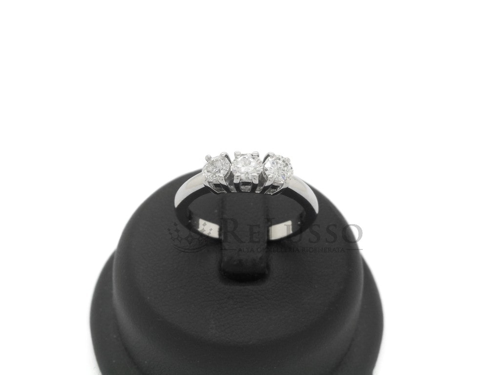 Anello Trilogy da 0,75ct colore H in oro bianco foto4