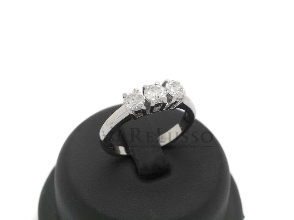 Anello Trilogy da 0,75ct colore H in oro bianco foto5