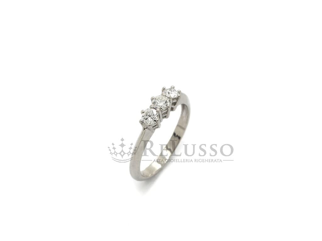 Anello Trilogy da 0,40ct Colore H-I purezza VS-SI in oro bianco foto3