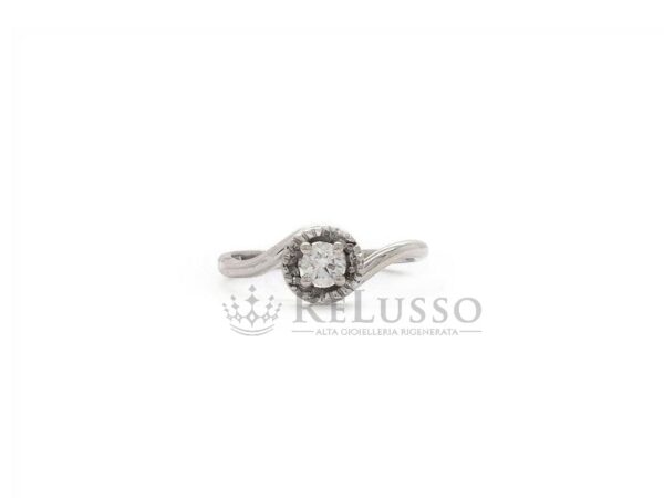 Anello Miluna con diamante centrale da 0,18ct e contorno da 0,03ct foto2