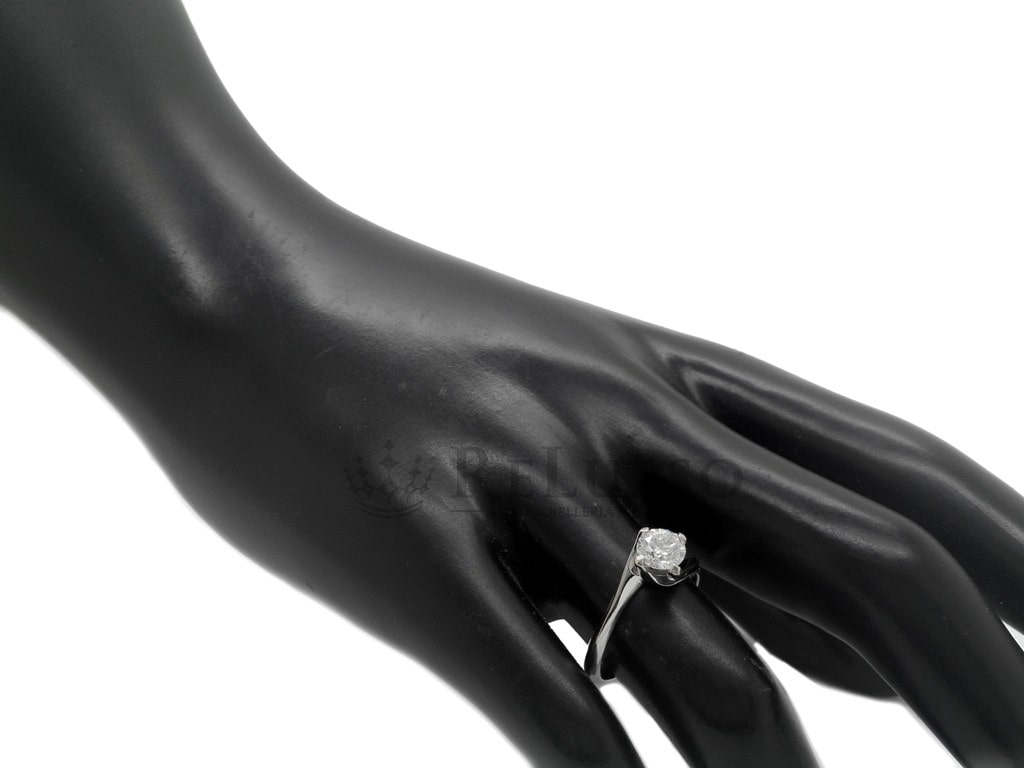 Anello solitario con diamante da 0,71ct colore F certificato GIA in oro bianco foto6