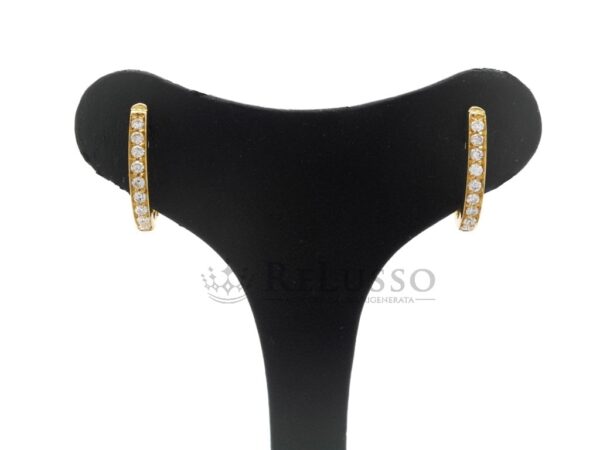 Orecchini a cerchietto con 0,27 ct di diamanti in oro giallo foto1