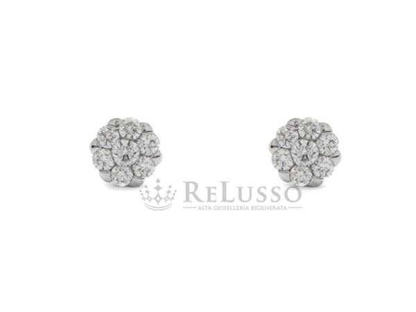 Orecchini a fiore con 0,90ct di diamanti in oro bianco 14kt foto4
