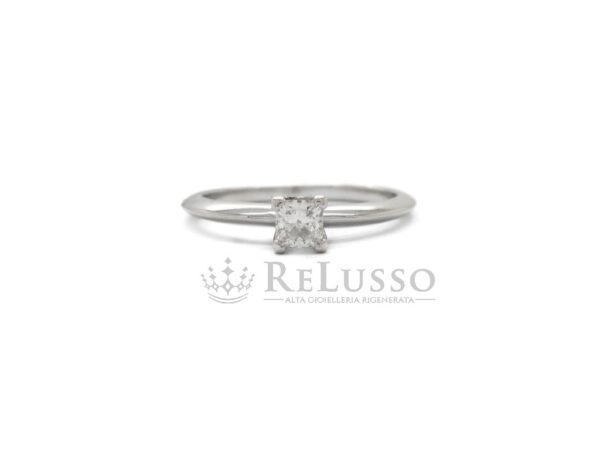 Solitario Tiffany & Co. in platino con diamante Princess da 0,30ct. foto1