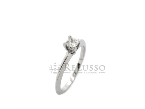 Solitario Tiffany & Co. in platino con diamante Princess da 0,30ct. foto10