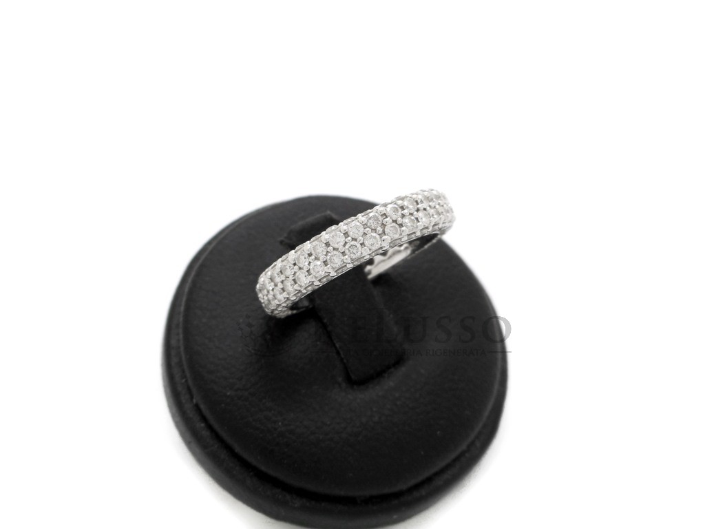 Anello Crivelli fascia eternity con pavé di diamanti 1,70 ct, dettaglio della montatura
