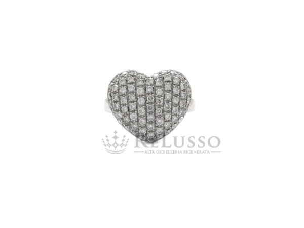 anello-giorgio-visconti-cuore-094ct-a3 Anello Giorgio Visconti a cuore in oro bianco, dettaglio frontale del pavé di diamanti 0,94 ct