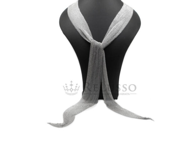 Collana Tiffany & Co. Mesh Scarf di Elsa Peretti in argento sterling 925, vista frontale con design a sciarpa annodata e lunghe estremità.