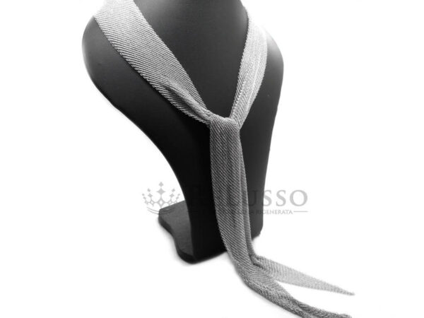 collana-tiffany-elsaperetti-mesh-scarf-a2 Dettaglio collana Tiffany & Co. Mesh Scarf di Elsa Peretti in argento sterling 925, con lavorazione a maglia flessibile e nodo centrale.